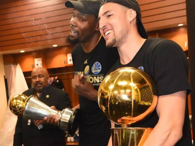 江南体育-NBA巨星集结参加慈善赛，球迷热情支持