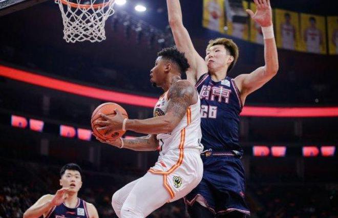 CBA赛后季：广东队逆转战胜上海夏铭超砍下全场最高27分