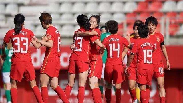 全国女足锦标赛：各队实力均衡上演精彩对决