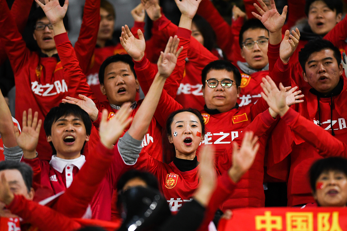 意外惊喜！中国足球代表队斩获冠军