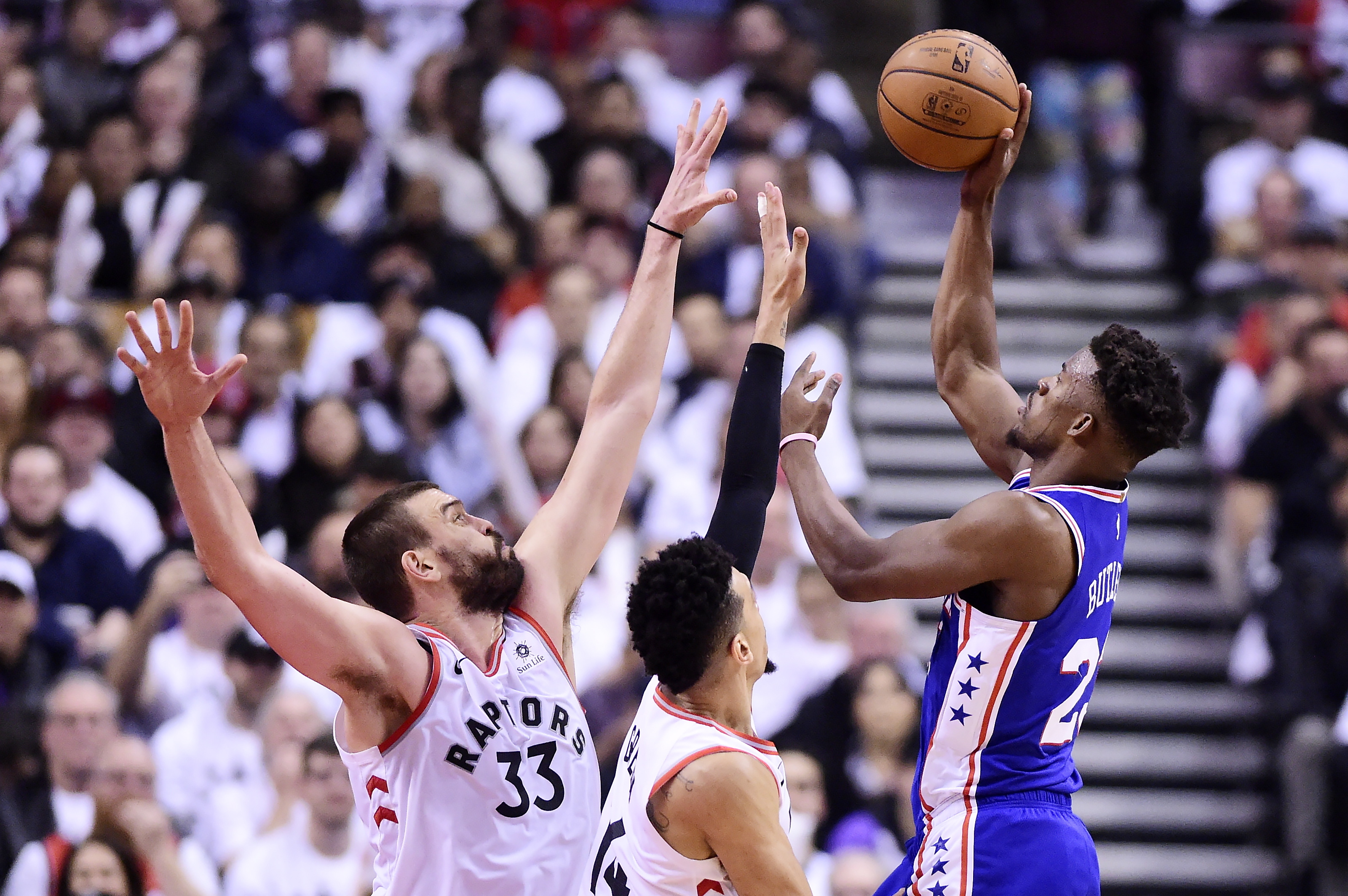 NBA季后赛战火连天最新比分即时更新